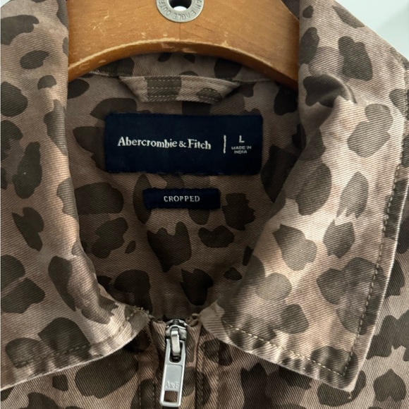 Abercrombie Men’s Leopard Print Jacket - Picture 2 of 3